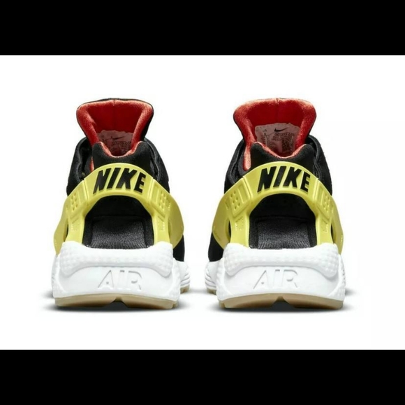 NEW Nike Air Huarache Women's Shoes Size 6 Black Yellow Sneakers DO5873-001 - Picture 5 of 6